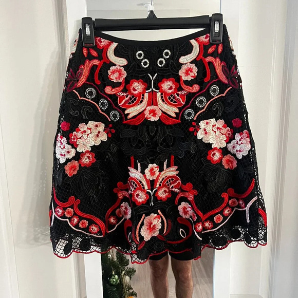 489 Kobi Halperin Floral Lace Mini Skirt Size 0 Color Black Red - Picture 1 of 5
